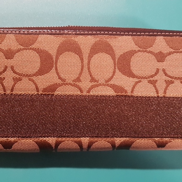 NWOT 💥💖 new price almost half price !!Coach  signature cloth /leather - Picture 14 of 16